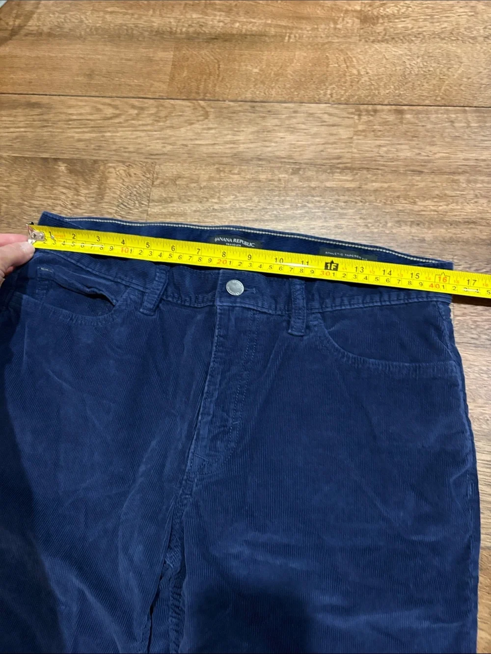 Banana Republic Traveler Athletic Tapered fit corduroy pants. Navy blue. 32 x 32